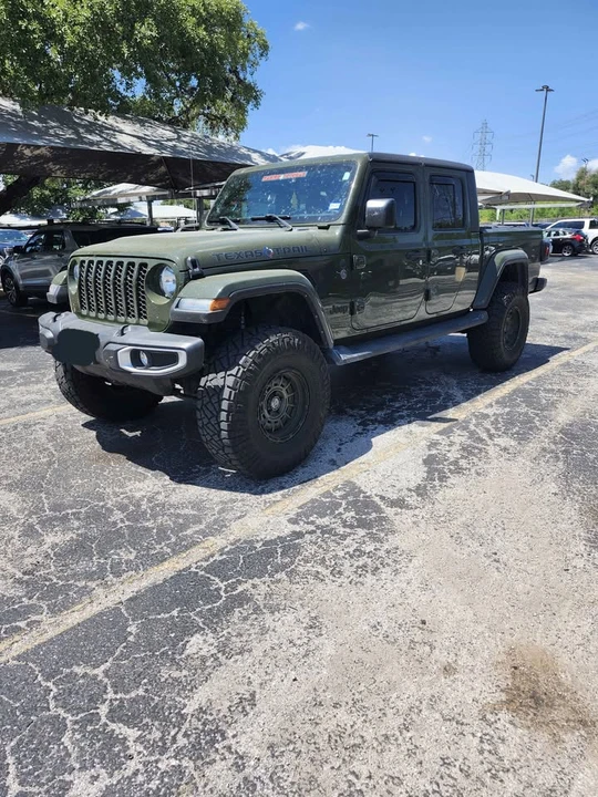 2023 Jeep JT Gladiator - Image 2 of 10