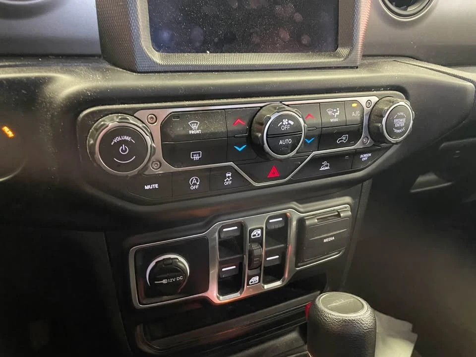 2023 Jeep JT Gladiator - Image 15 of 20