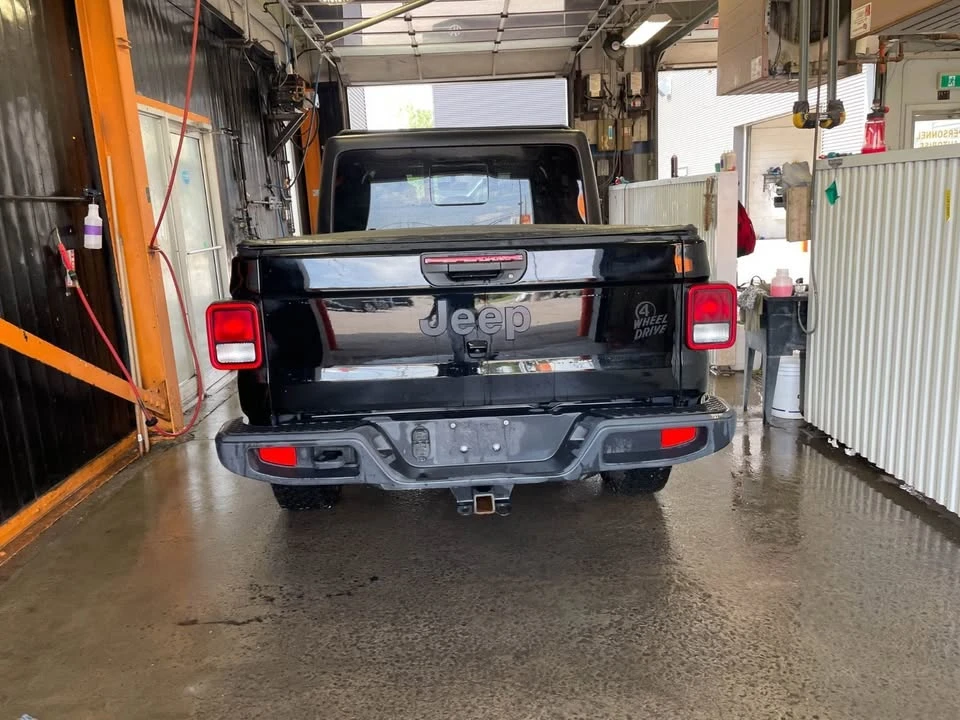 2023 Jeep JT Gladiator - Image 9 of 20