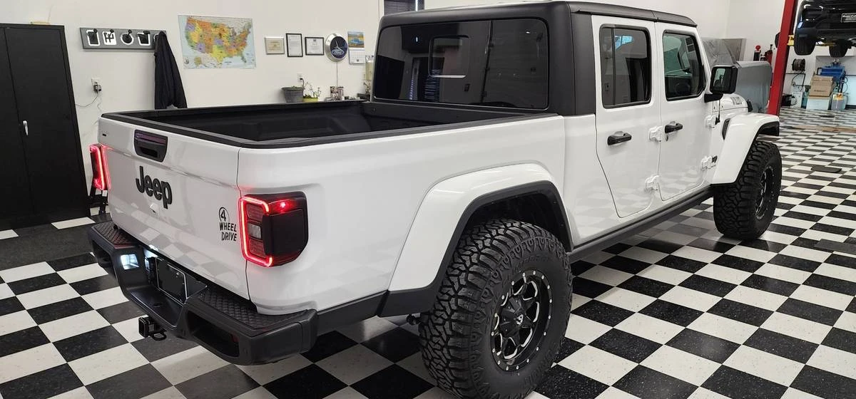 2023 Jeep JT Gladiator - Image 10 of 10