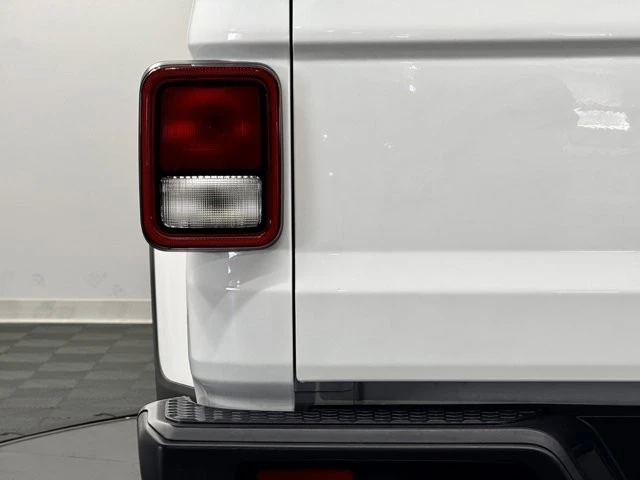 2023 Jeep JT Gladiator - Image 11 of 12