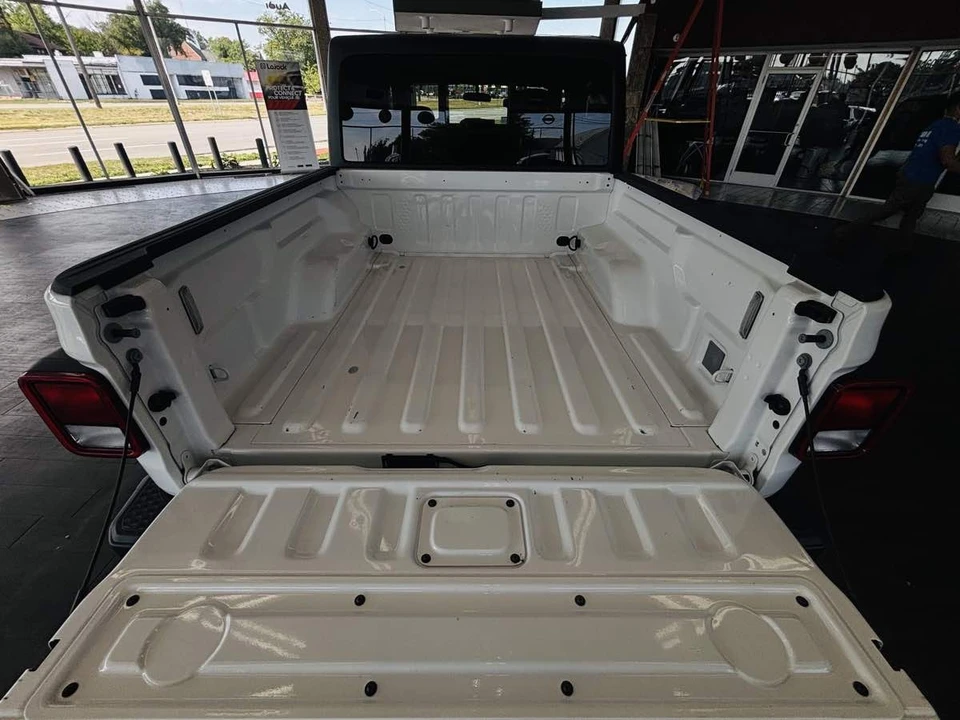 2023 Jeep JT Gladiator - Image 11 of 31