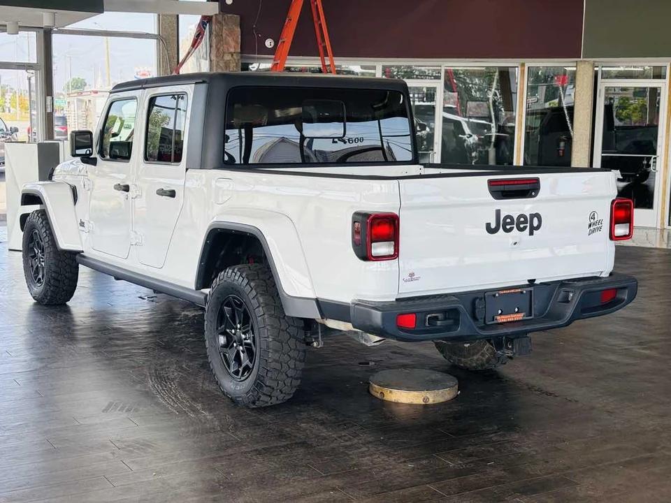 2023 Jeep JT Gladiator - Image 15 of 31