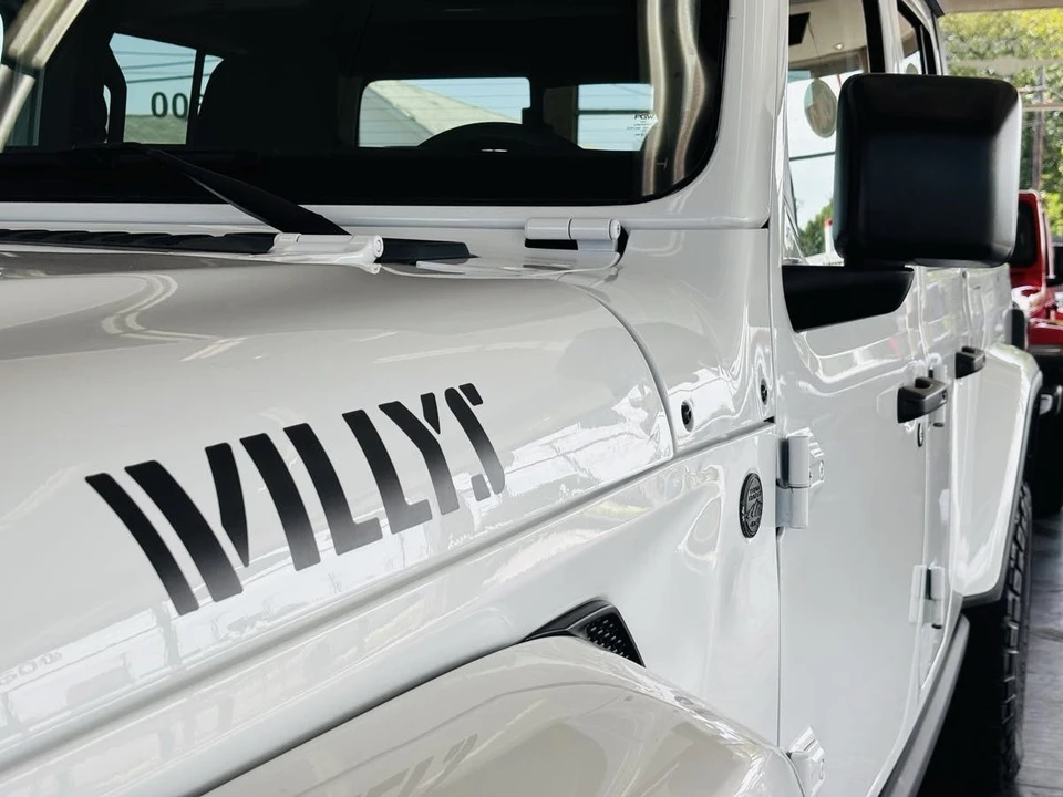 2023 Jeep JT Gladiator - Image 18 of 31