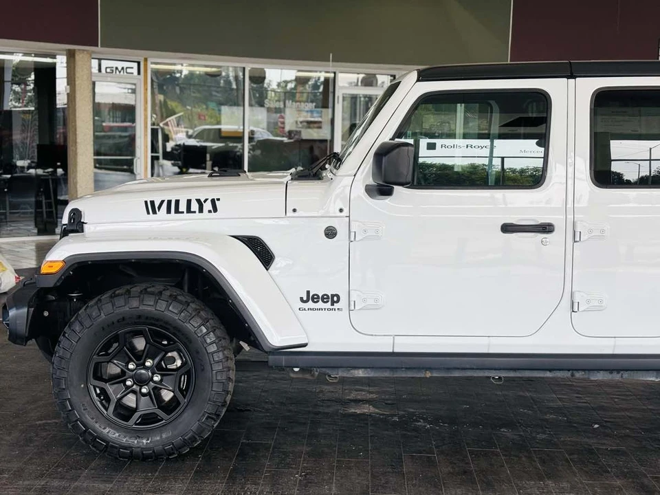 2023 Jeep JT Gladiator - Image 17 of 31