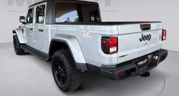 2023 Jeep JT Gladiator - Image 2 of 10