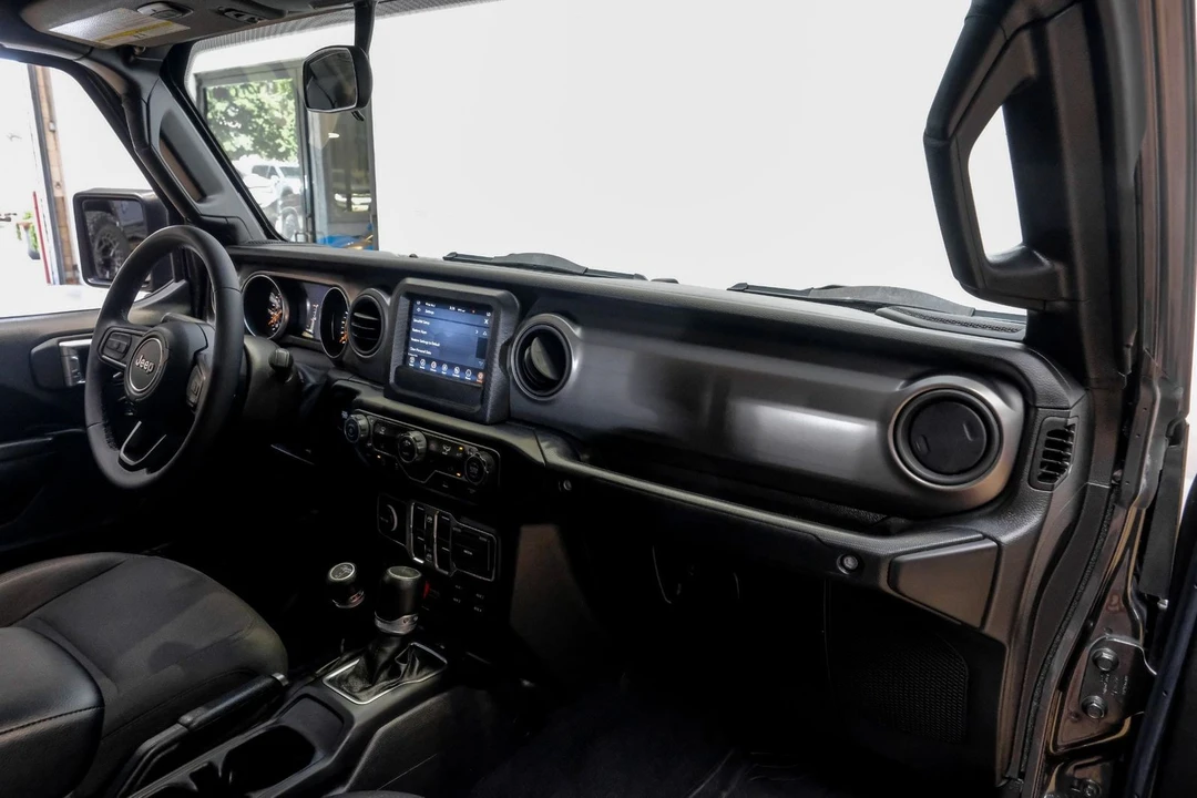 2023 Jeep JT Gladiator - Image 10 of 12