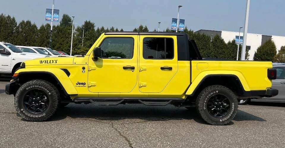 2023 Jeep JT Gladiator - Image 2 of 15