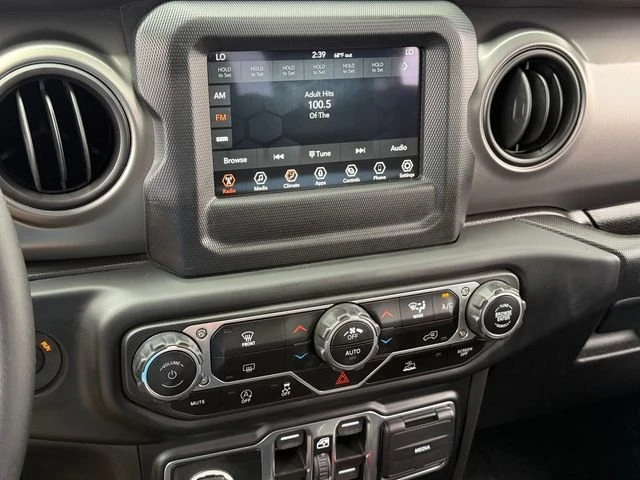2023 Jeep JT Gladiator - Image 15 of 16