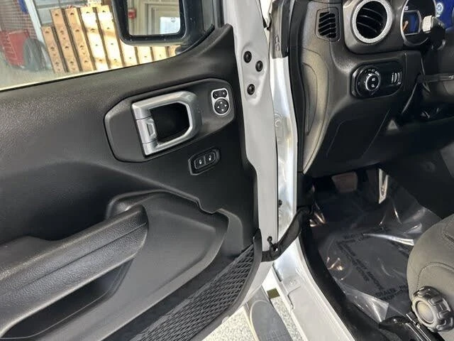 2023 Jeep JT Gladiator - Image 10 of 18