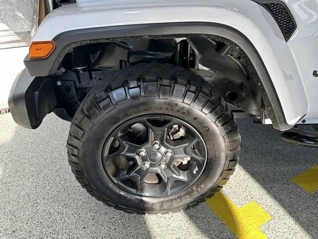 2023 Jeep JT Gladiator - Image 15 of 18