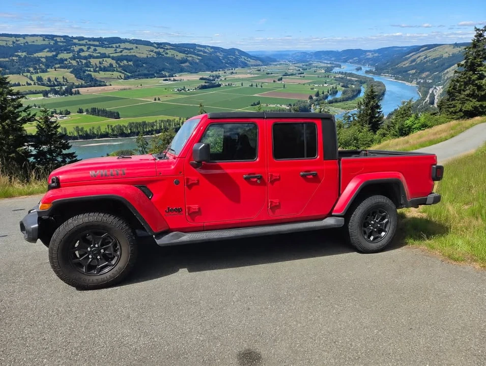 2023 Jeep JT Gladiator - Image 2 of 4