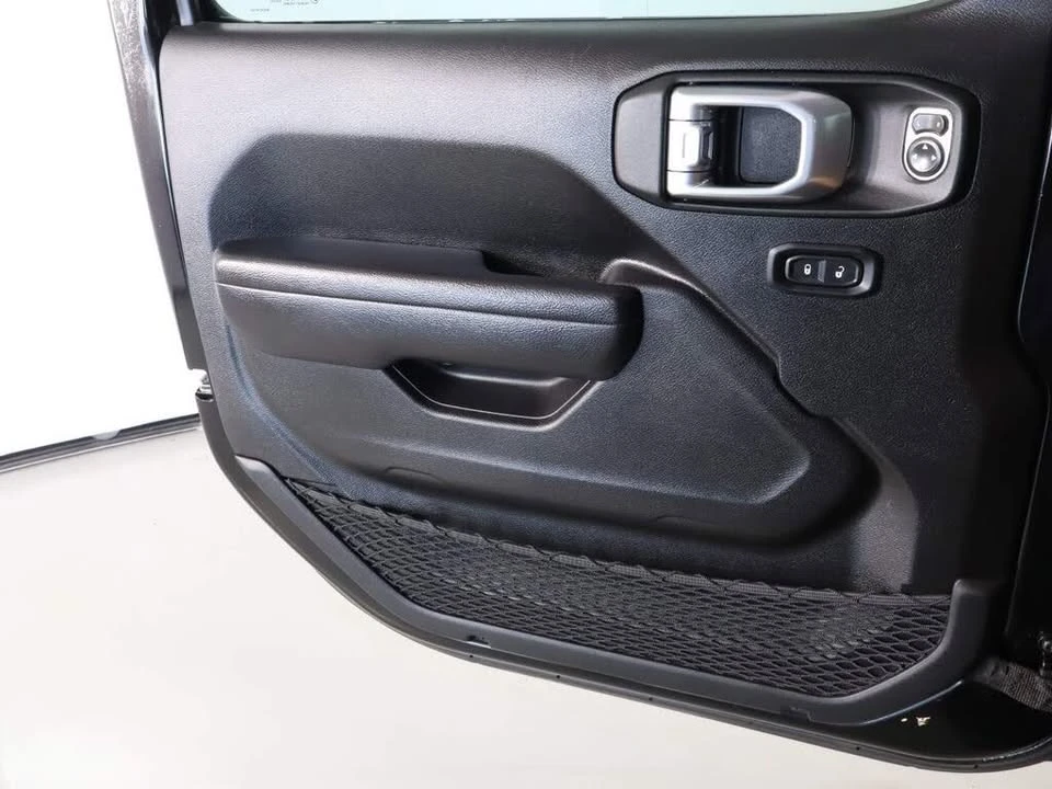 2023 Jeep JT Gladiator - Image 16 of 18