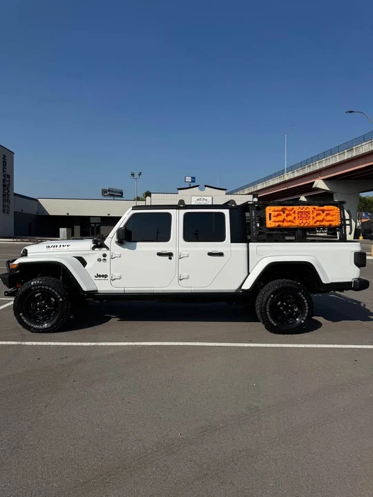 2023 Jeep JT Gladiator - Image 8 of 18