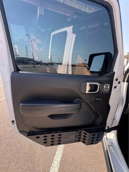 2023 Jeep JT Gladiator - Image 11 of 18