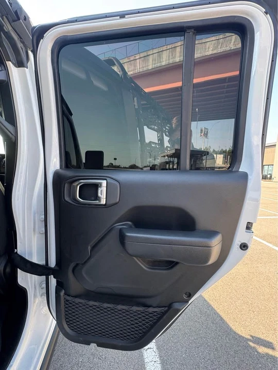 2023 Jeep JT Gladiator - Image 15 of 18