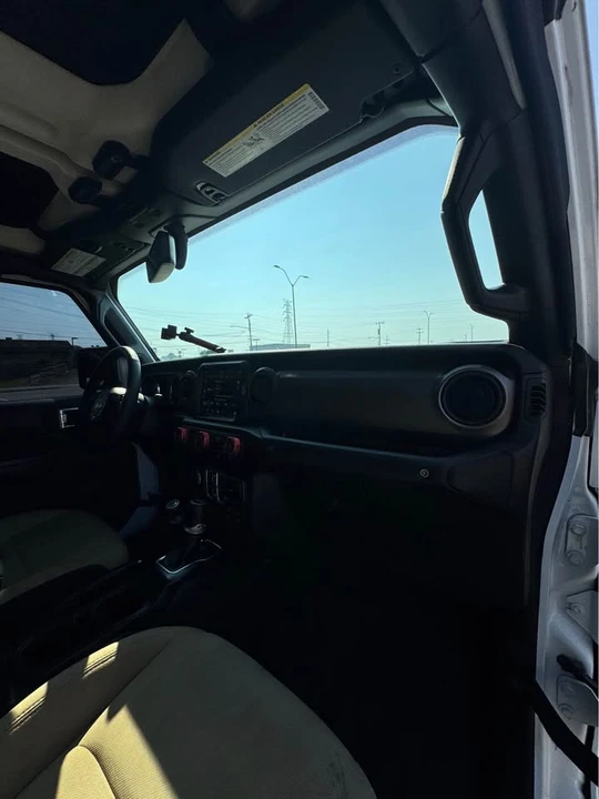 2023 Jeep JT Gladiator - Image 16 of 18