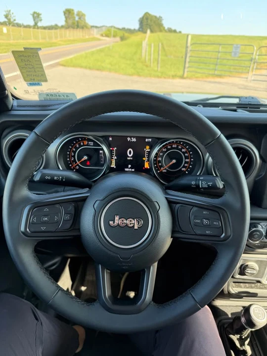 2023 Jeep JT Gladiator - Image 11 of 12