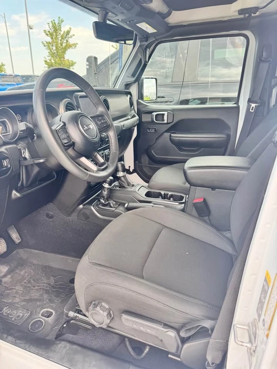 2023 Jeep JT Gladiator - Image 13 of 17