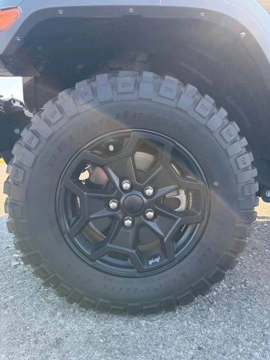 2023 Jeep JT Gladiator - Image 9 of 12