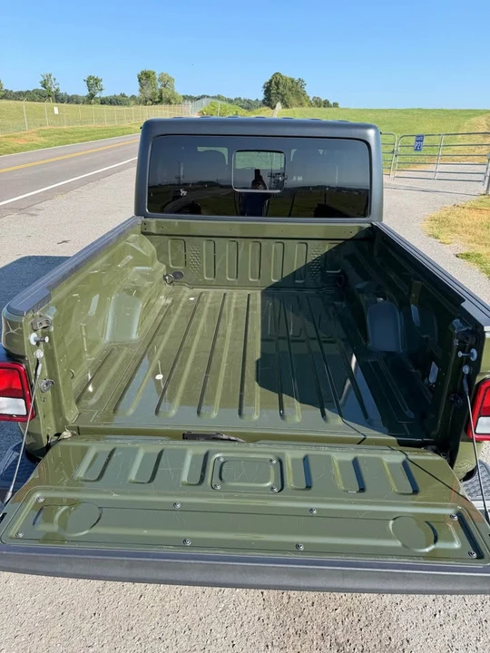 2023 Jeep JT Gladiator - Image 10 of 12