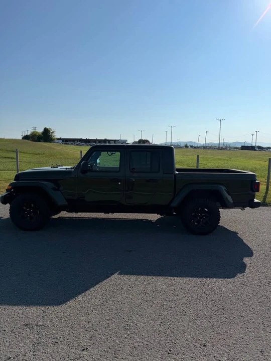 2023 Jeep JT Gladiator - Image 2 of 12