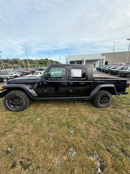 2023 Jeep JT Gladiator - Image 8 of 10