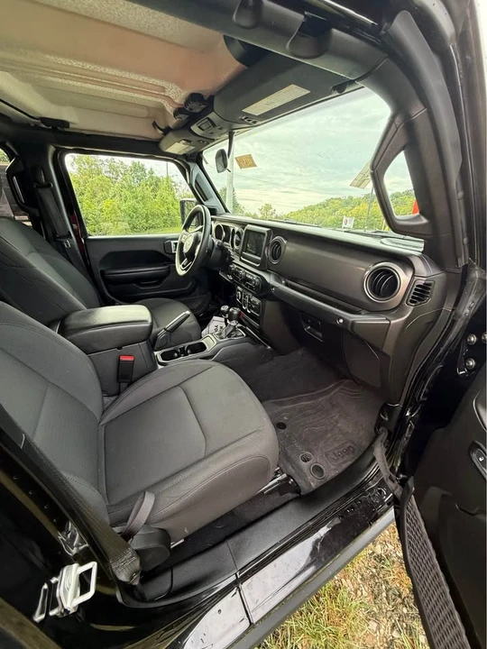 2023 Jeep JT Gladiator - Image 9 of 10
