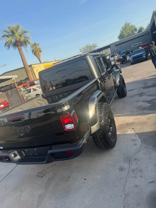 2023 Jeep JT Gladiator - Image 4 of 5