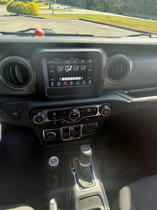 2023 Jeep JT Gladiator - Image 12 of 13