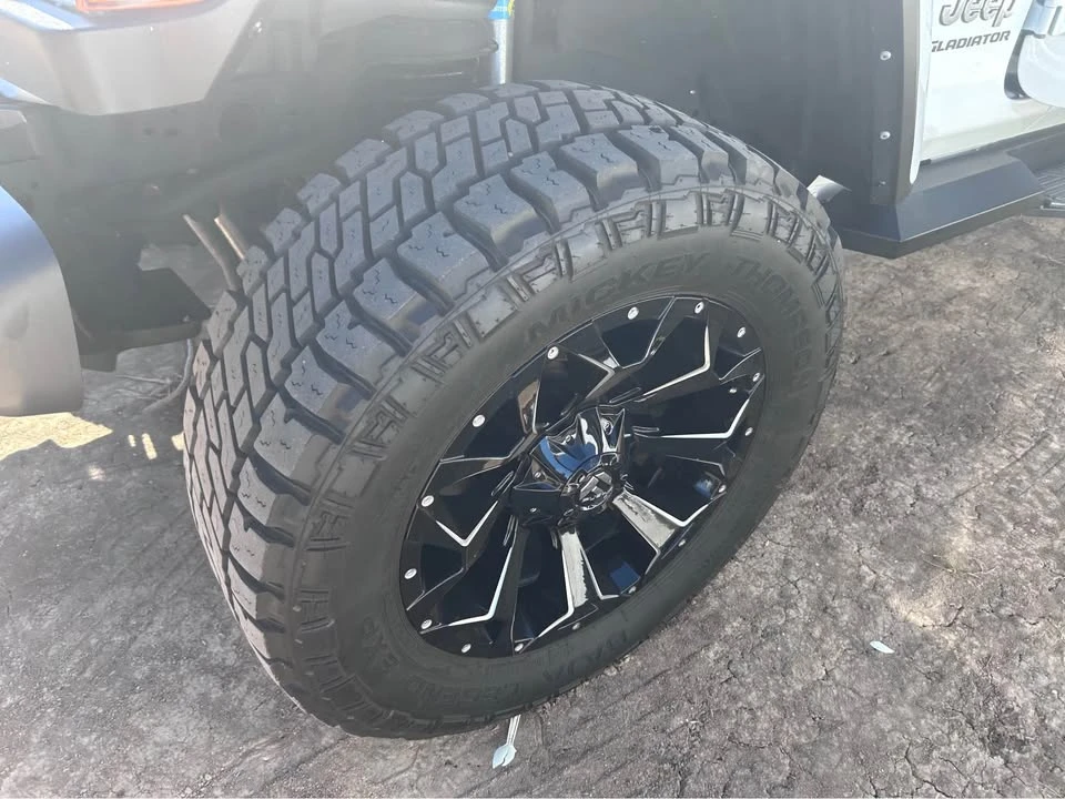 2023 Jeep JT Gladiator - Image 4 of 5