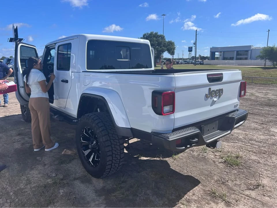 2023 Jeep JT Gladiator - Image 3 of 5
