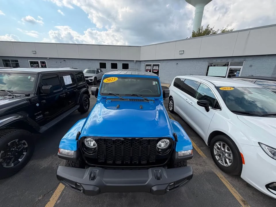 2023 Jeep JT Gladiator - Image 2 of 7