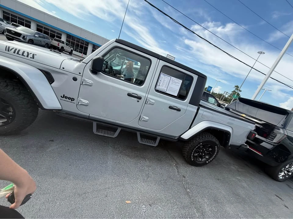 2023 Jeep JT Gladiator - Image 3 of 7