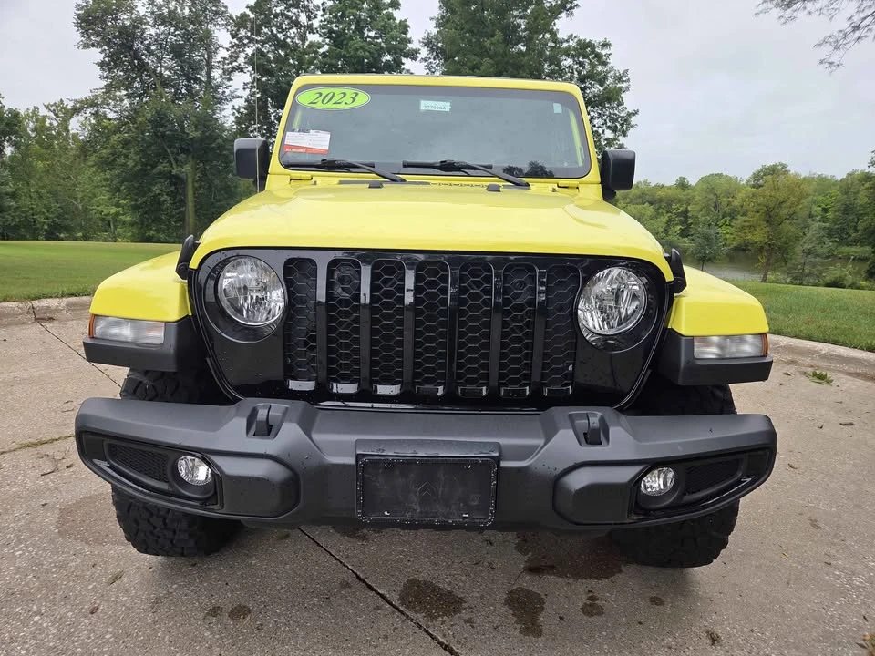 2023 Jeep JT Gladiator - Image 2 of 17