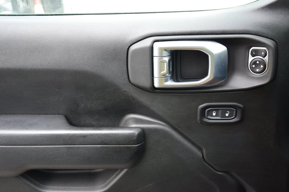 2023 Jeep JT Gladiator - Image 17 of 18