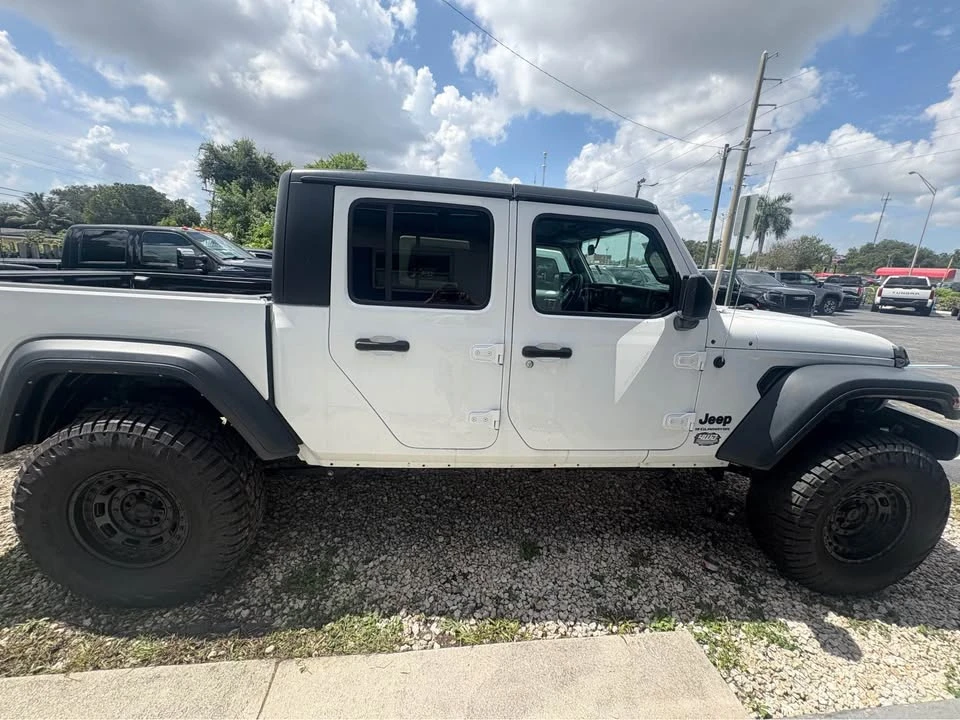 2023 Jeep JT Gladiator - Image 5 of 19