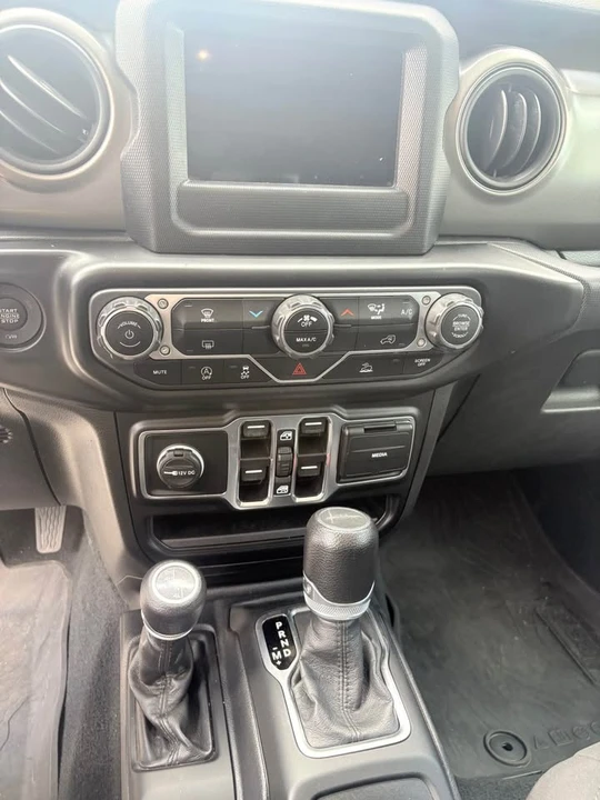 2023 Jeep JT Gladiator - Image 16 of 19