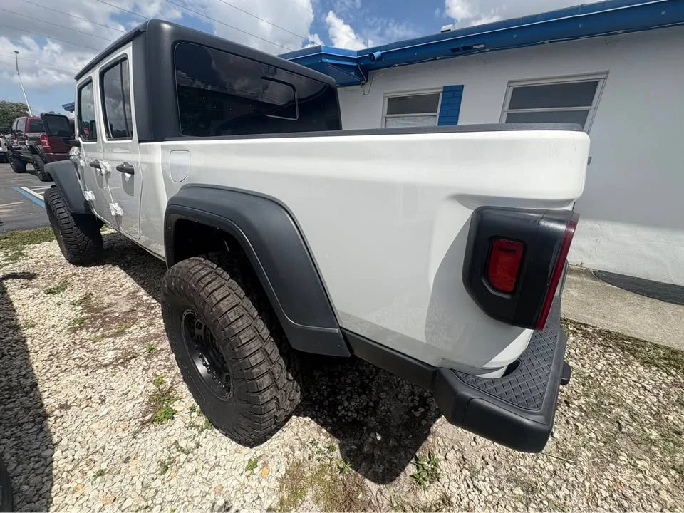 2023 Jeep JT Gladiator - Image 2 of 19