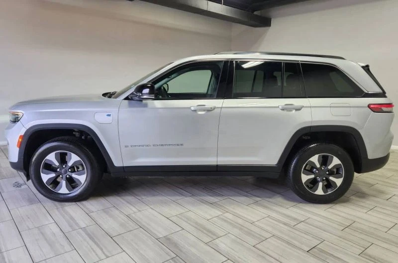 2023 Jeep WL Grand Cherokee - Image 2 of 12