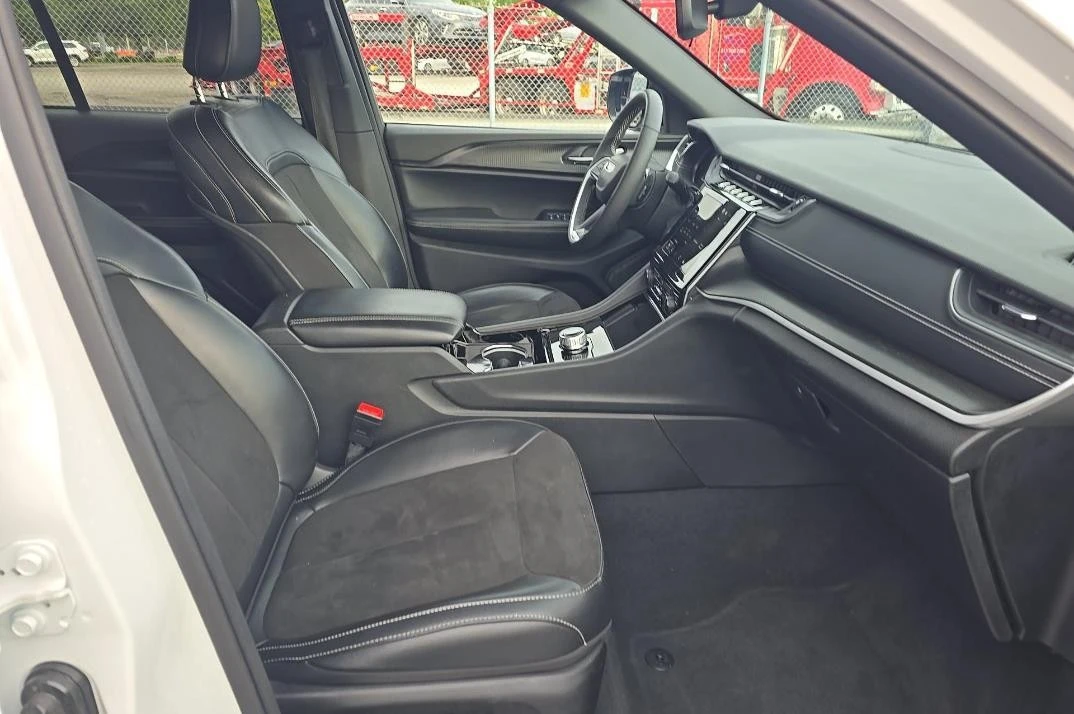 2023 Jeep - Image 13 of 17