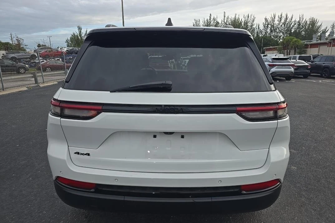 2023 Jeep - Image 15 of 17