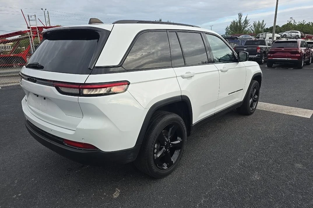 2023 Jeep - Image 2 of 17