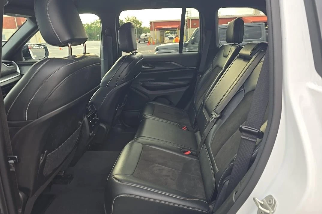 2023 Jeep - Image 5 of 17