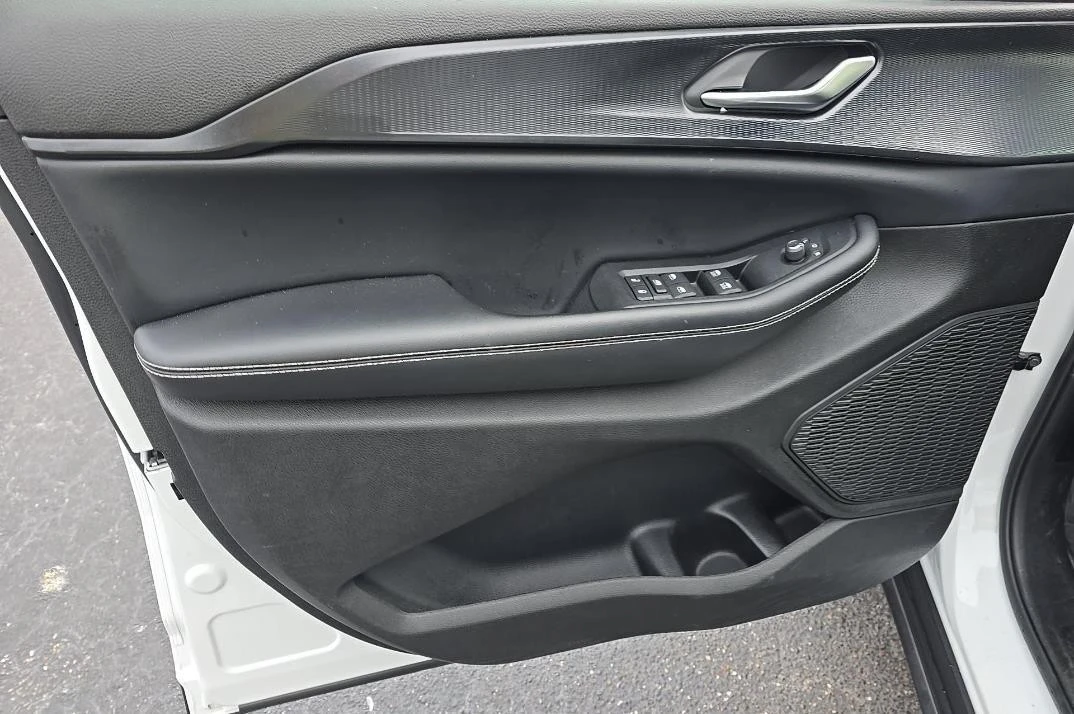 2023 Jeep - Image 11 of 17