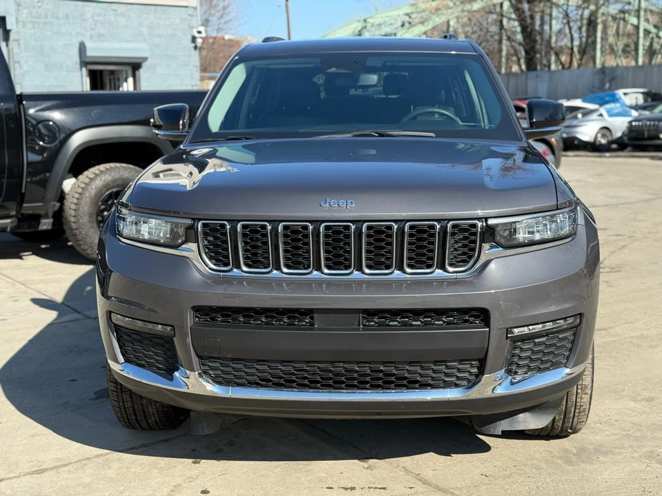 2023 Jeep - Image 2 of 28