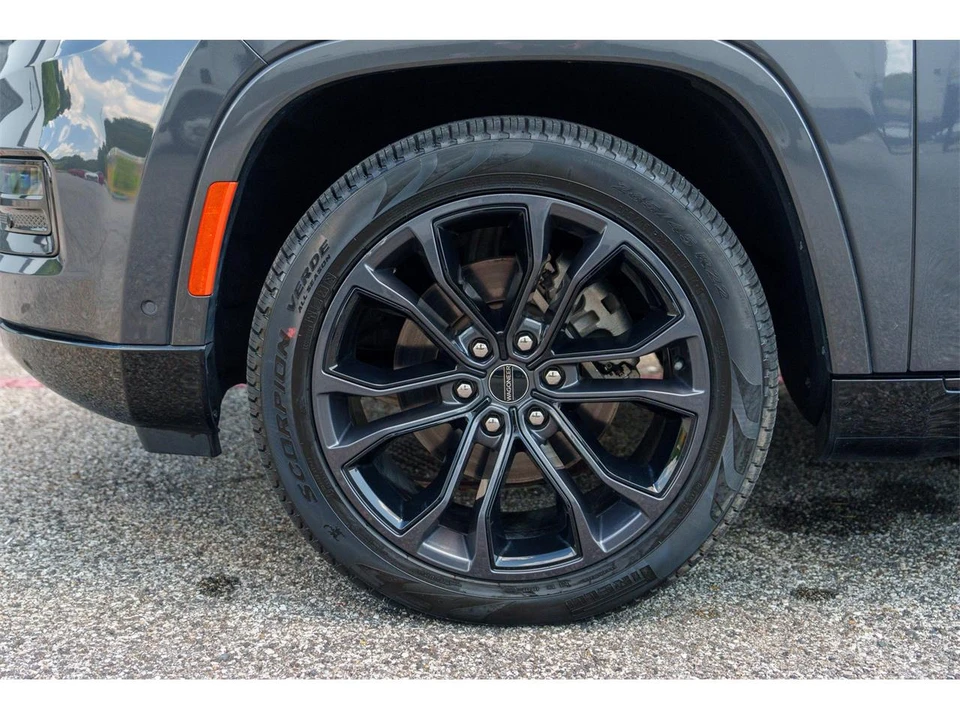 2023 Jeep WS Grand Wagoneer - Image 28 of 31