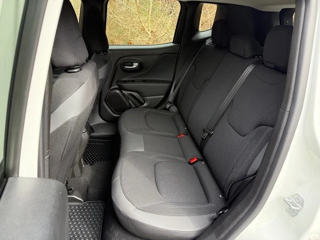 2023 Jeep Renegade - Image 14 of 21