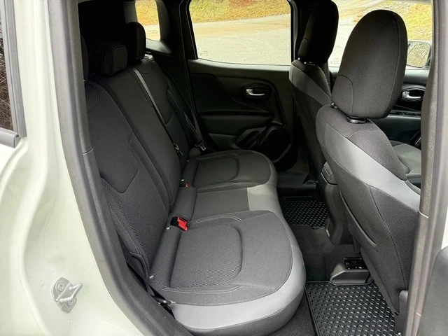 2023 Jeep Renegade - Image 16 of 21