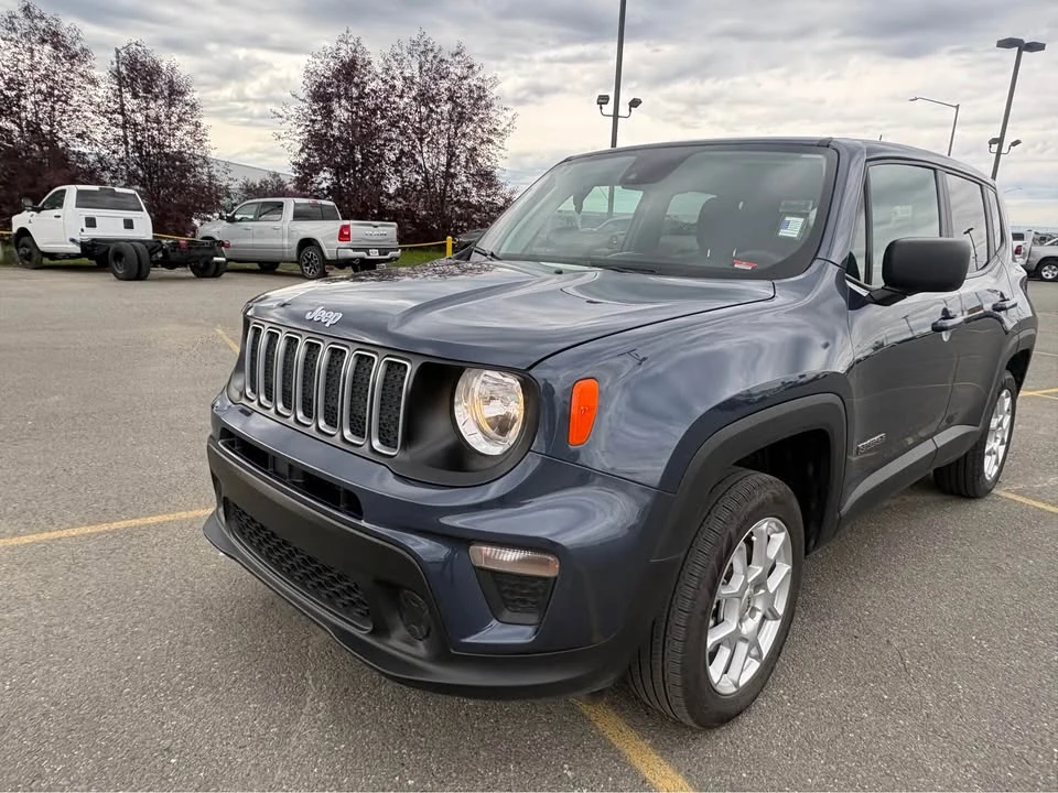 2023 Jeep Renegade - Image 2 of 13